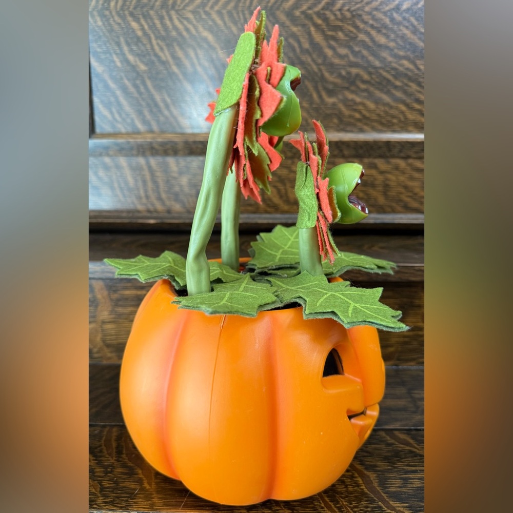 Hyde & EEK Animated Pumpkin Dancing Singing Venus Flytrap Vines Halloween Decor - Picture 6 of 17